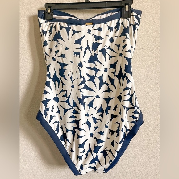 Anne Cole Daisy's Strapless Swimsuit | Size 12 - Picture 10 of 10